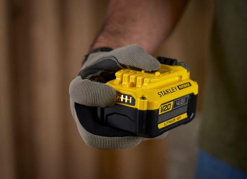 SFMCB204-XJ FatMax 18V/4.0 Ah SFMCB204 - Office Catch