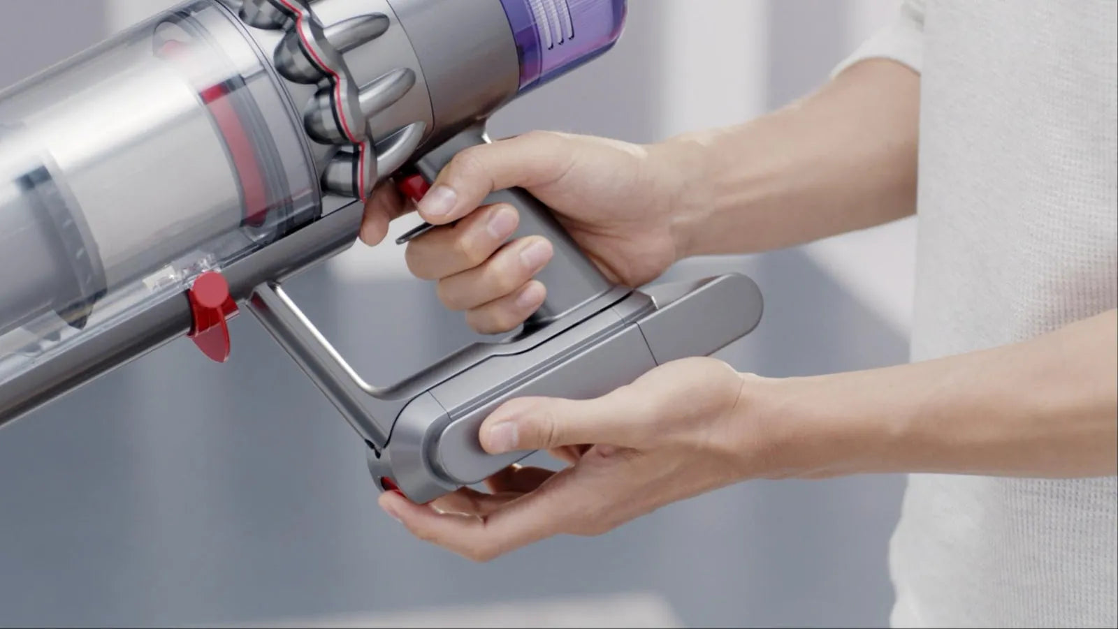 Fitting a replacement battery to a Dyson stick vacuum